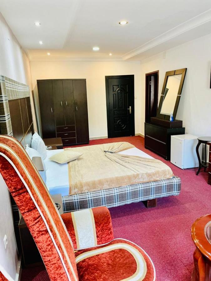 Class Hotel บราซซาวิล ภายนอก รูปภาพ