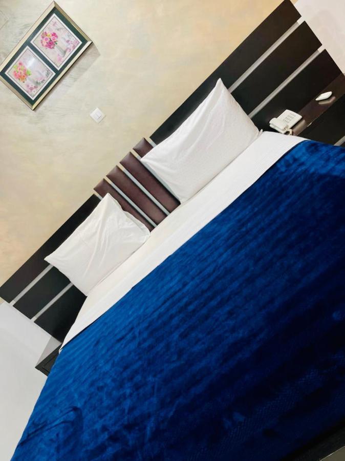 Class Hotel บราซซาวิล ภายนอก รูปภาพ