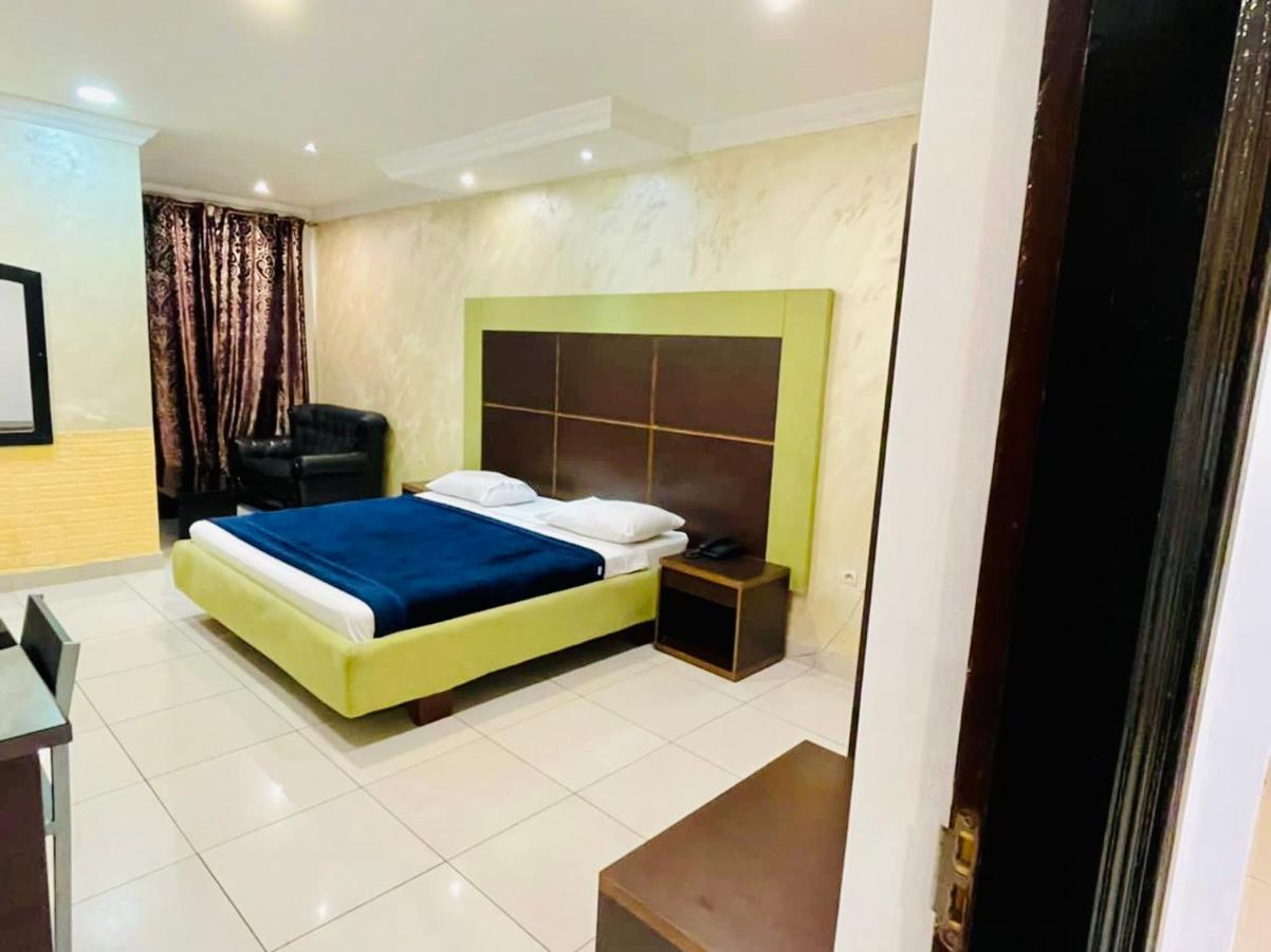 Class Hotel บราซซาวิล ภายนอก รูปภาพ