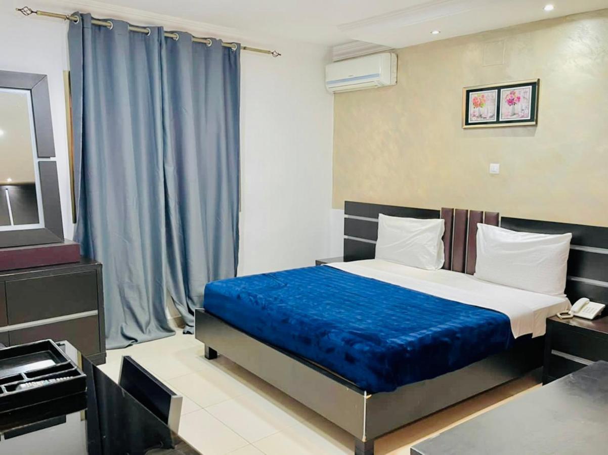 Class Hotel บราซซาวิล ภายนอก รูปภาพ