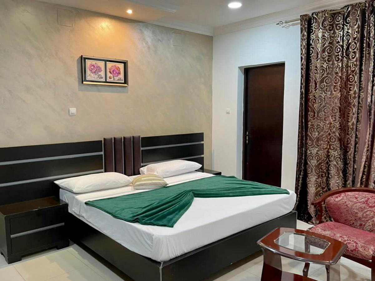 Class Hotel บราซซาวิล ภายนอก รูปภาพ
