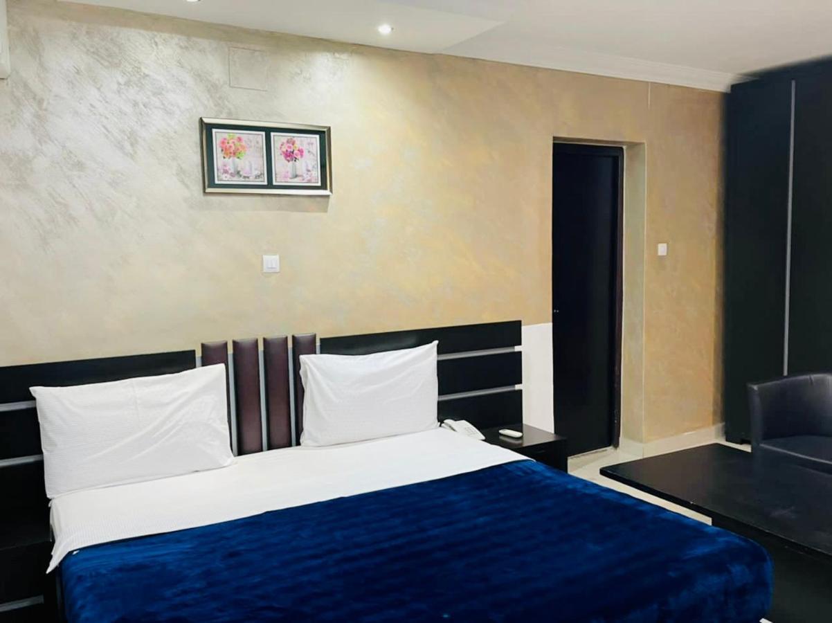 Class Hotel บราซซาวิล ภายนอก รูปภาพ