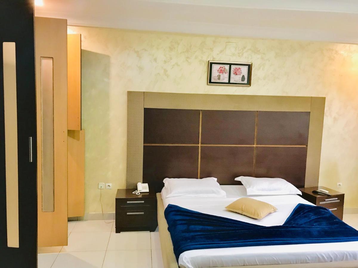 Class Hotel บราซซาวิล ภายนอก รูปภาพ