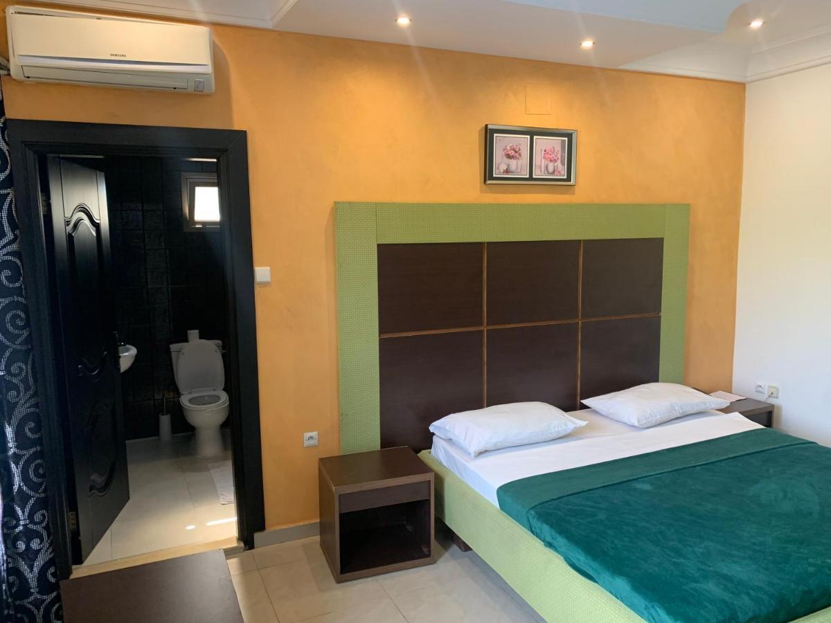 Class Hotel บราซซาวิล ภายนอก รูปภาพ