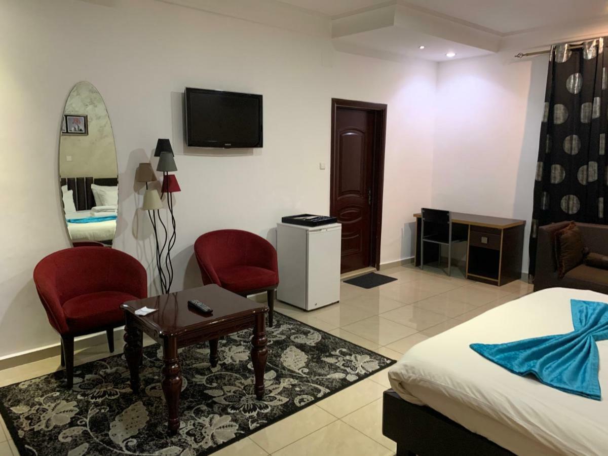 Class Hotel บราซซาวิล ภายนอก รูปภาพ