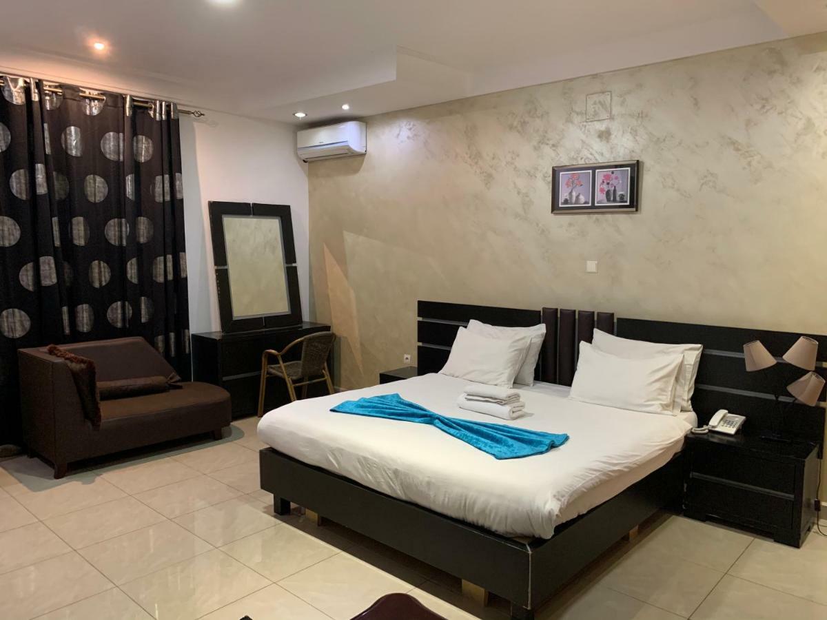 Class Hotel บราซซาวิล ภายนอก รูปภาพ