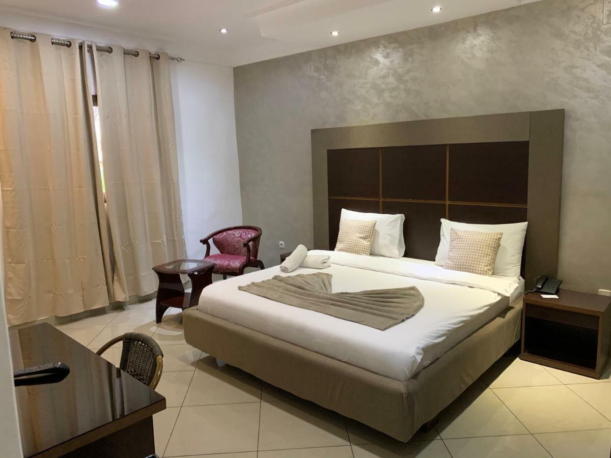 Class Hotel บราซซาวิล ภายนอก รูปภาพ